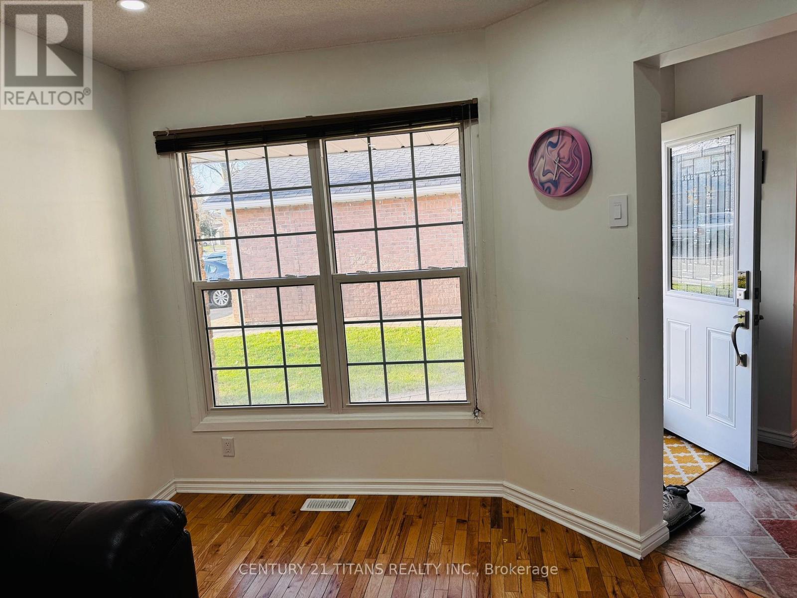 20 Hemingford Place, Whitby, Ontario  L1R 1G1 - Photo 3 - E13081136