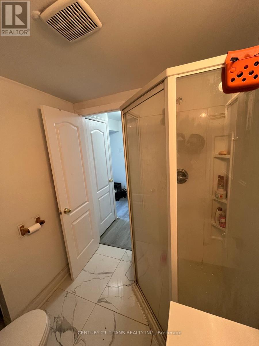 20 Hemingford Place, Whitby, Ontario  L1R 1G1 - Photo 6 - E13081136