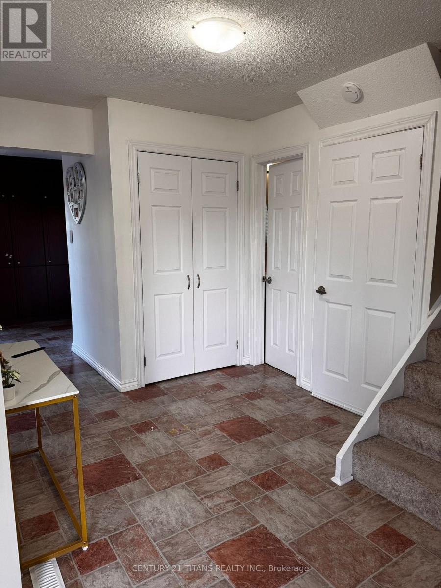 20 Hemingford Place, Whitby, Ontario  L1R 1G1 - Photo 7 - E13081136
