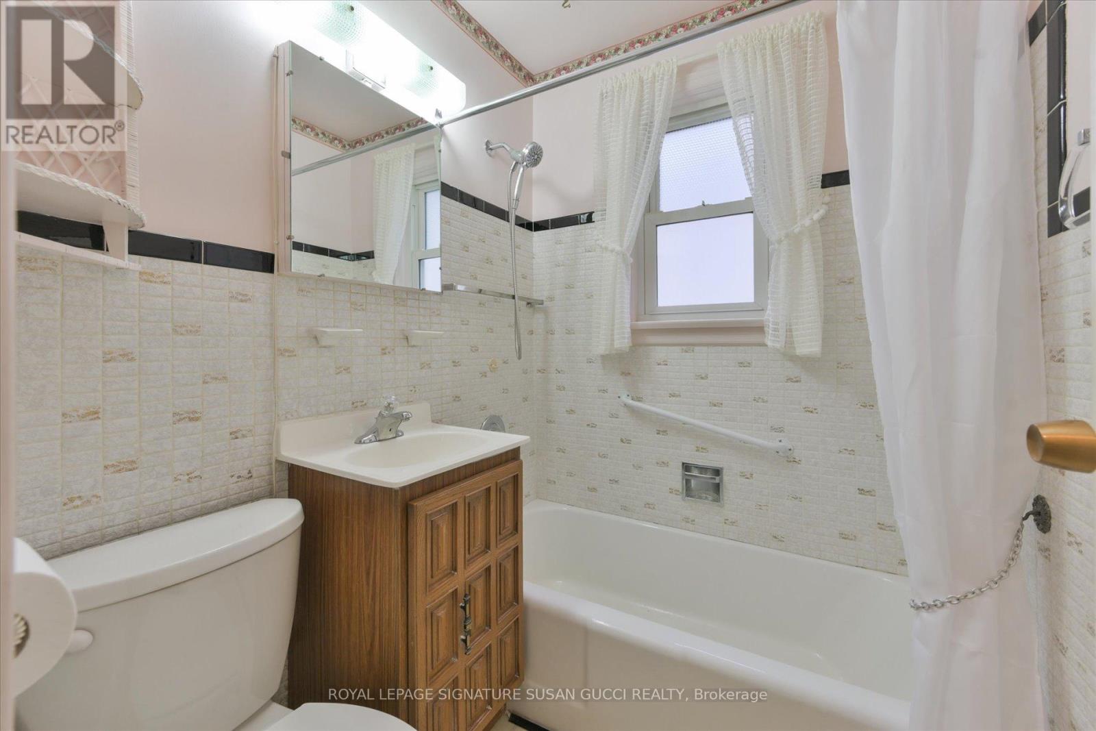 45 Joanith Drive, Toronto, Ontario  M4B 1S8 - Photo 14 - E13081166