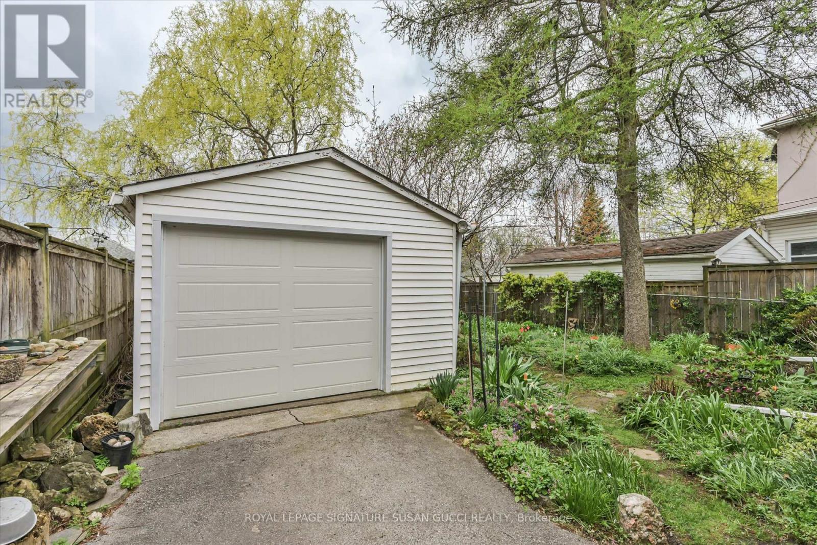 45 Joanith Drive, Toronto, Ontario  M4B 1S8 - Photo 22 - E13081166