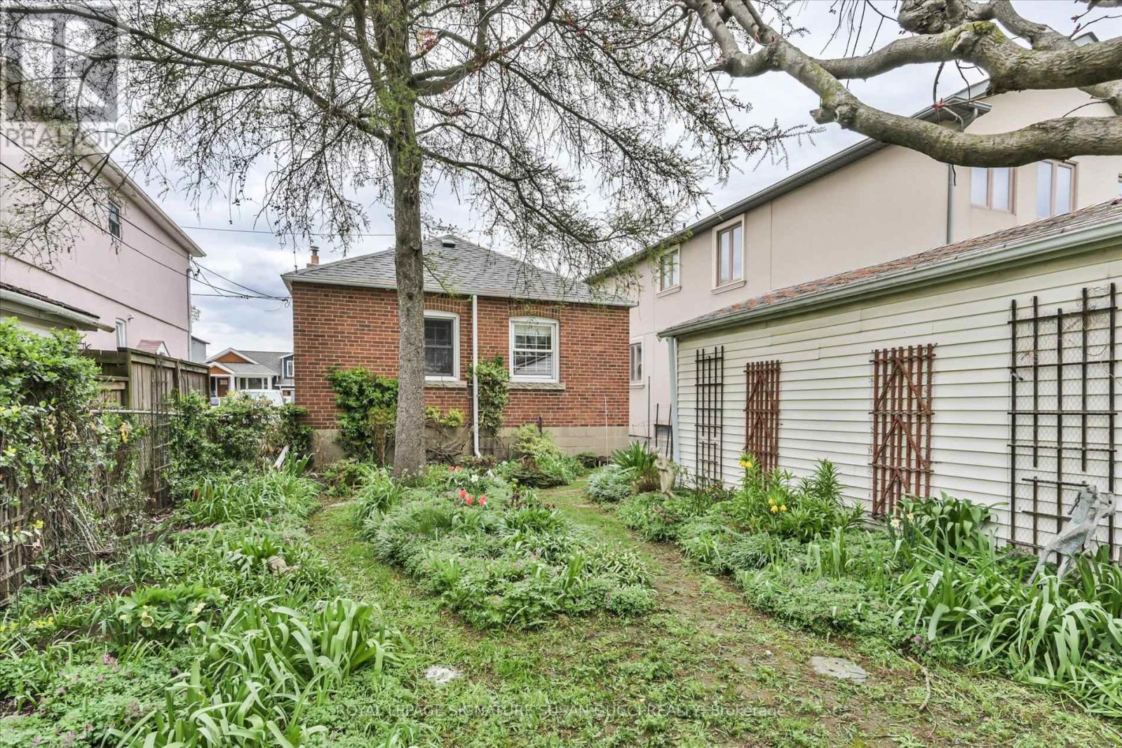 45 Joanith Drive, Toronto, Ontario  M4B 1S8 - Photo 24 - E13081166