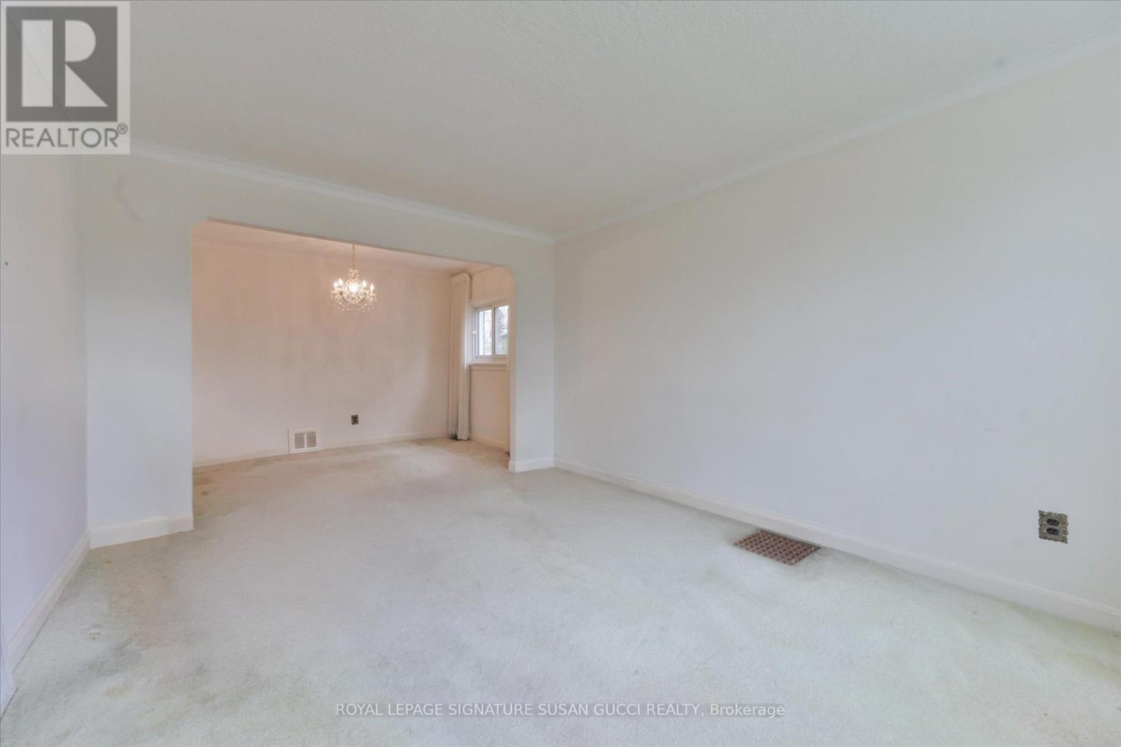 45 Joanith Drive, Toronto, Ontario  M4B 1S8 - Photo 4 - E13081166
