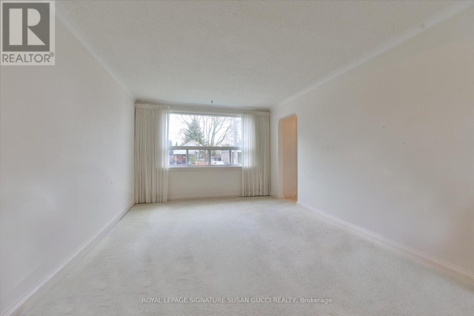 45 Joanith Drive, Toronto, Ontario  M4B 1S8 - Photo 5 - E13081166