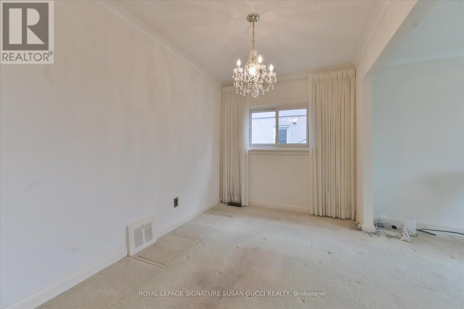 45 Joanith Drive, Toronto, Ontario  M4B 1S8 - Photo 7 - E13081166