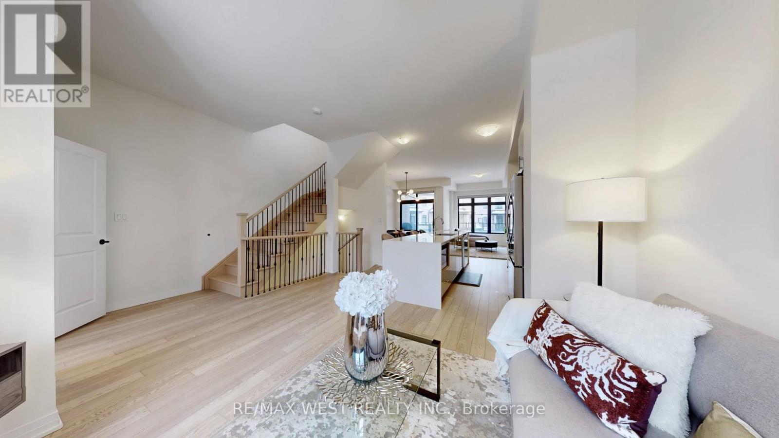 58 De La Roche Drive, Vaughan, Ontario  L4H 5G4 - Photo 7 - N13081024