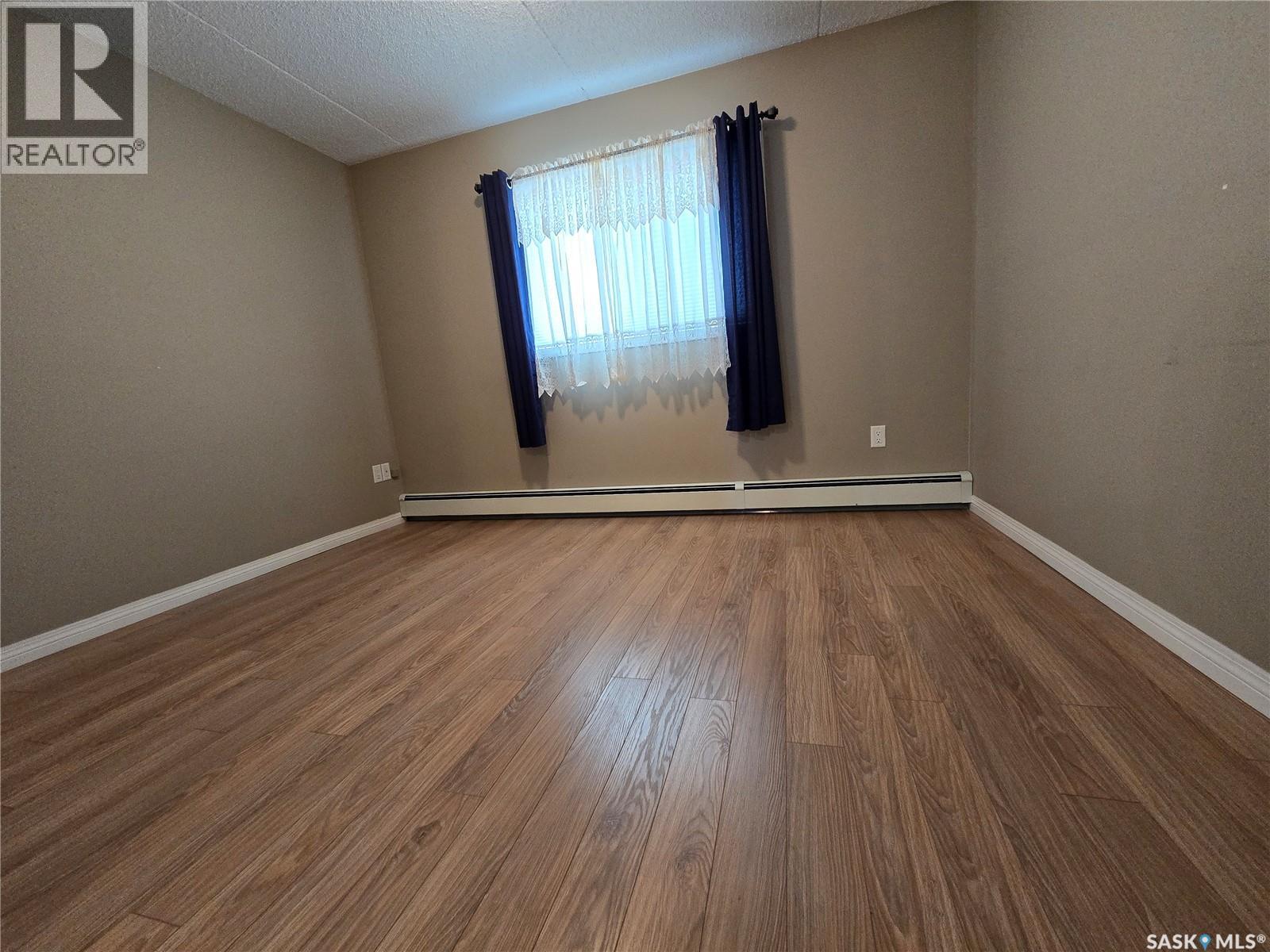 208 505 Bannerman Street, Weyburn, Saskatchewan  S4H 1V5 - Photo 14 - SK034840