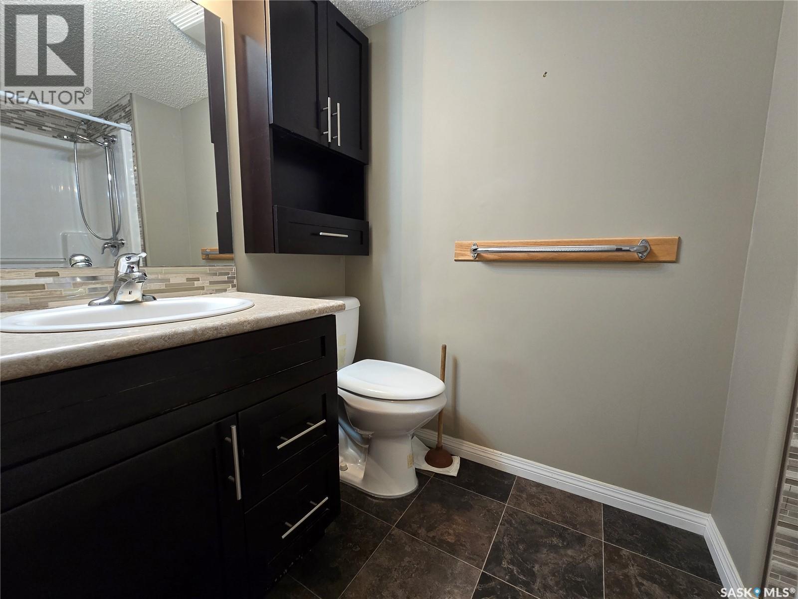 208 505 Bannerman Street, Weyburn, Saskatchewan  S4H 1V5 - Photo 17 - SK034840