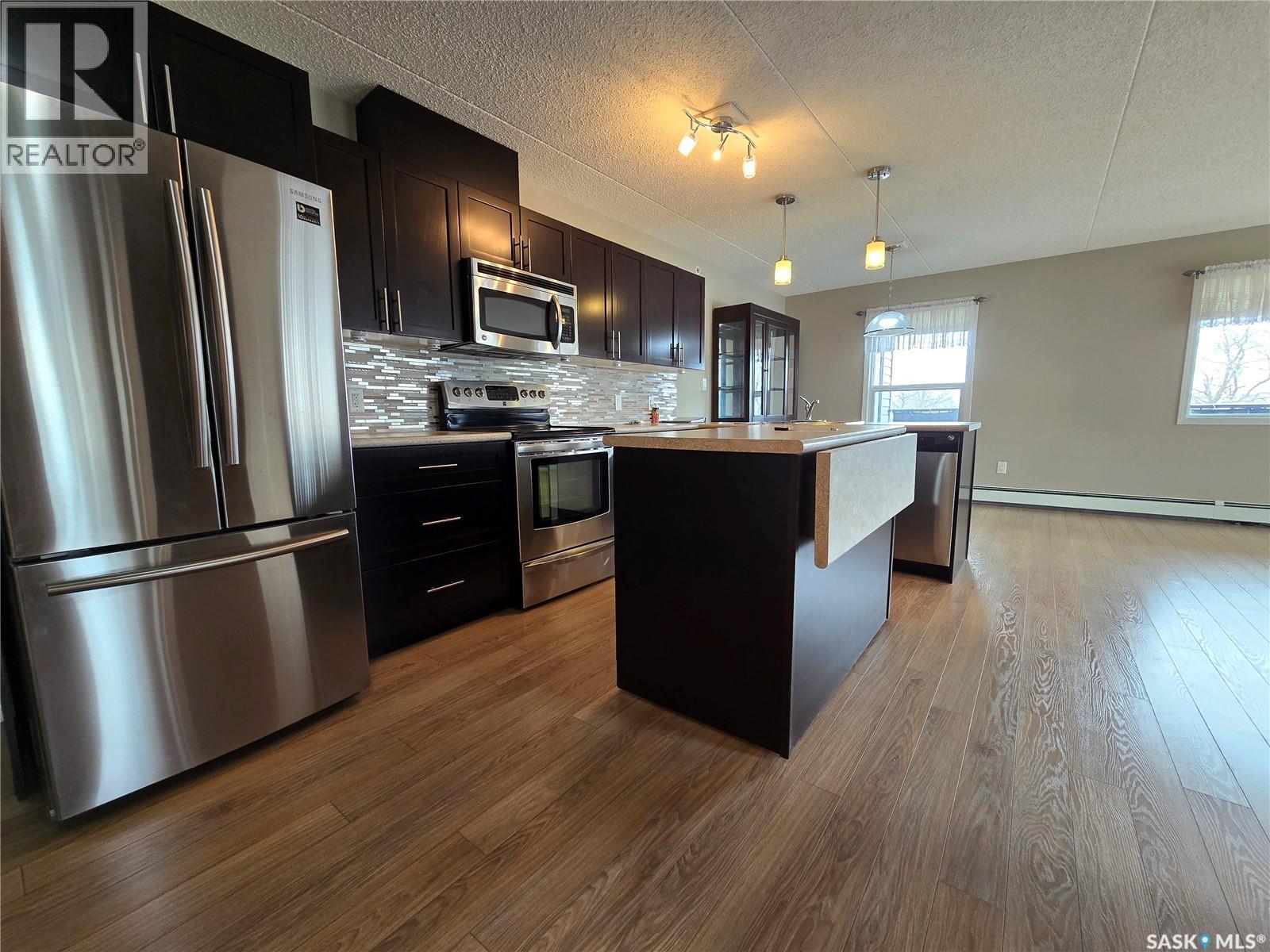 208 505 Bannerman Street, Weyburn, Saskatchewan  S4H 1V5 - Photo 3 - SK034840