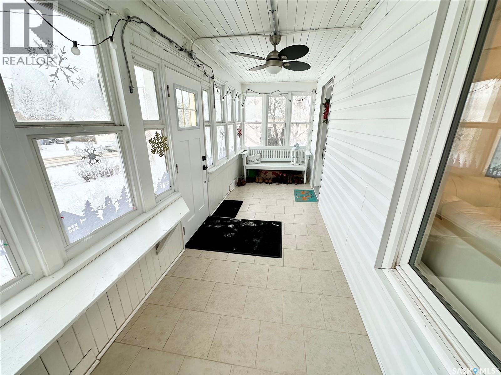 416 3rd Street Se, Weyburn, Saskatchewan  S4H 2C8 - Photo 2 - SK034790