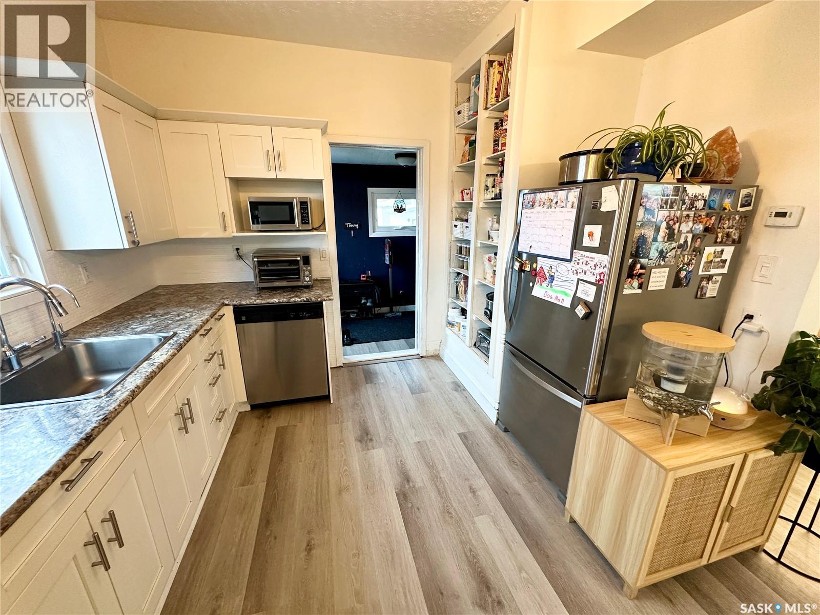 416 3rd Street Se, Weyburn, Saskatchewan  S4H 2C8 - Photo 9 - SK034790