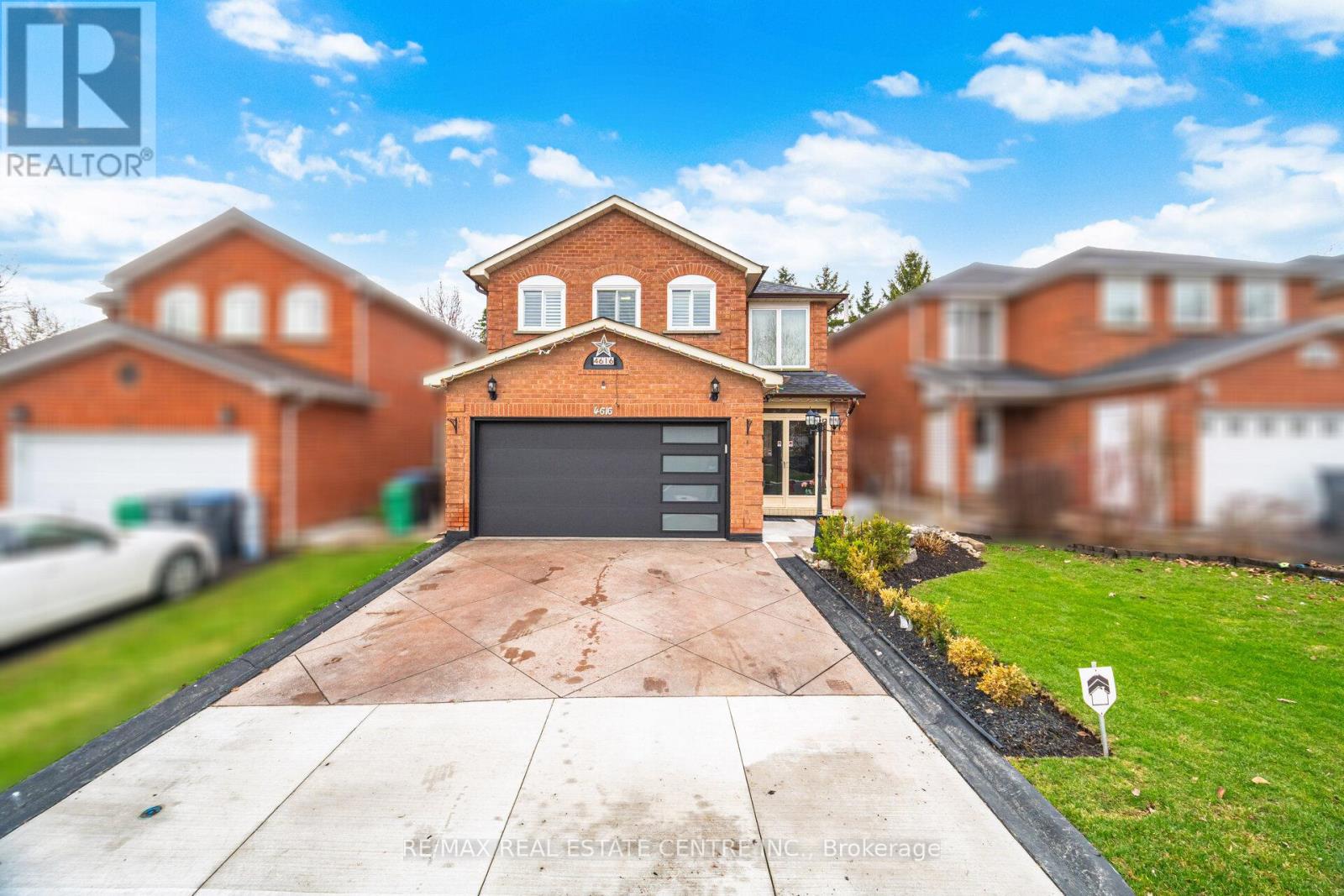 4616 Owl Circle, Mississauga, Ontario  L4Z 2P9 - Photo 2 - W13081006