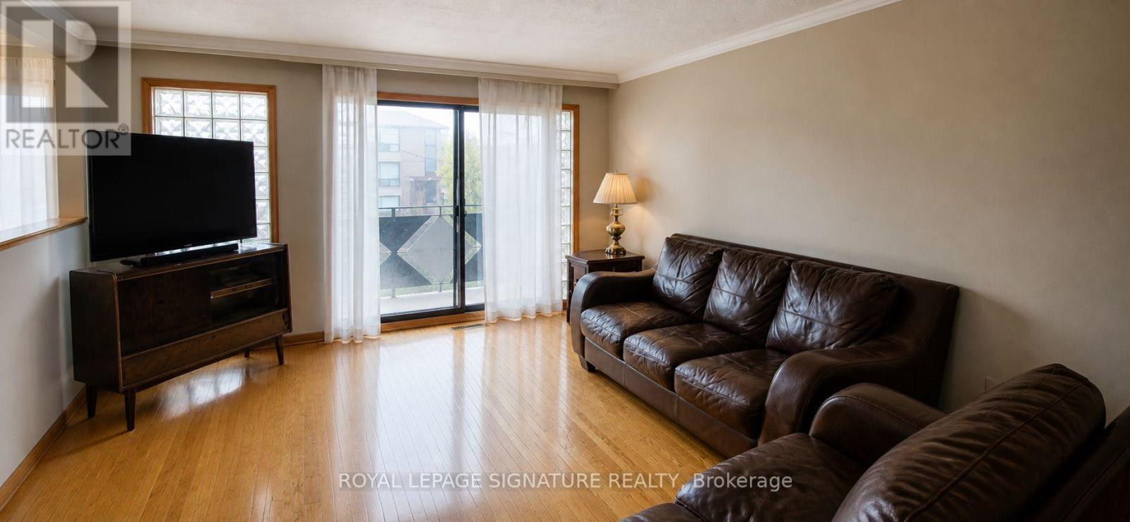 4 Imogene Avenue, Toronto, Ontario  M9M 1N6 - Photo 2 - W13081082