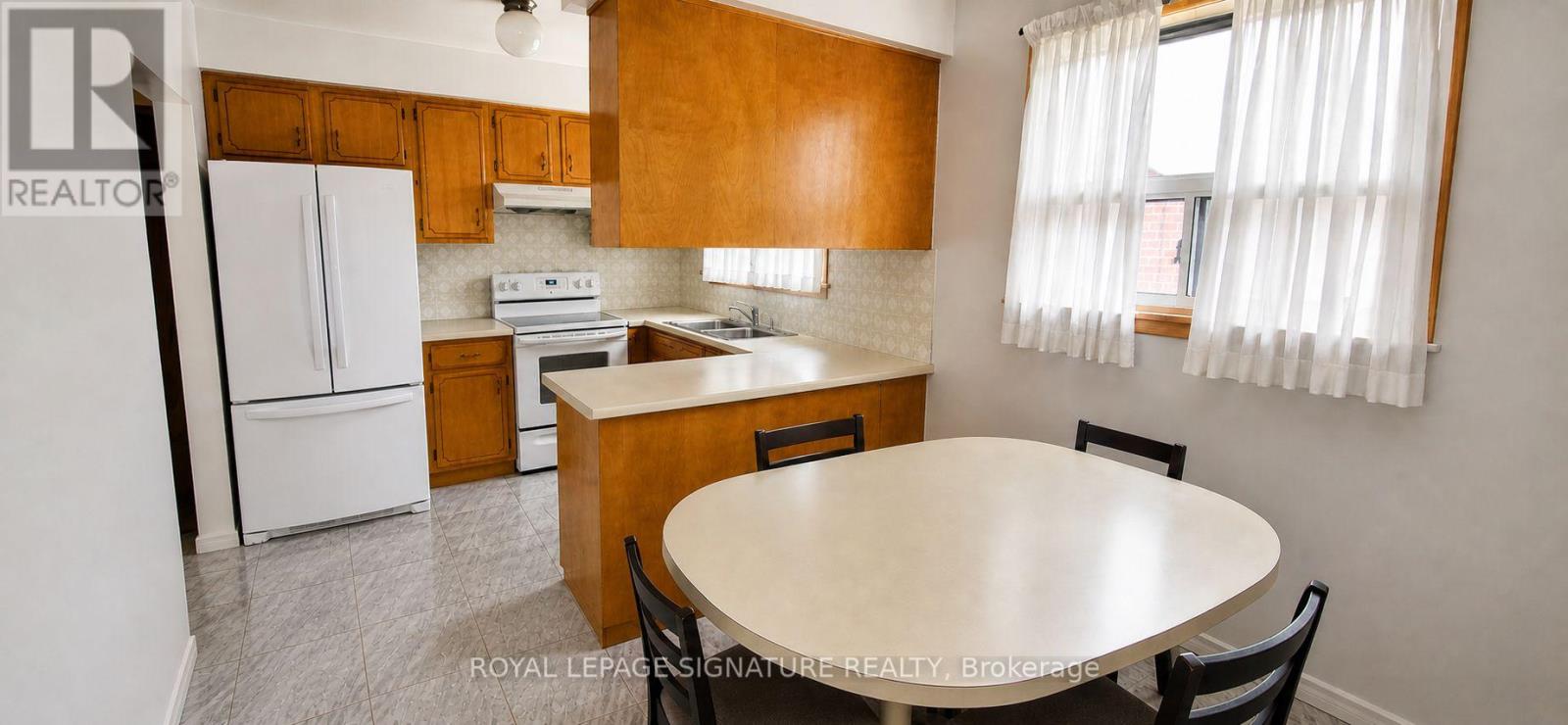 4 Imogene Avenue, Toronto, Ontario  M9M 1N6 - Photo 4 - W13081082