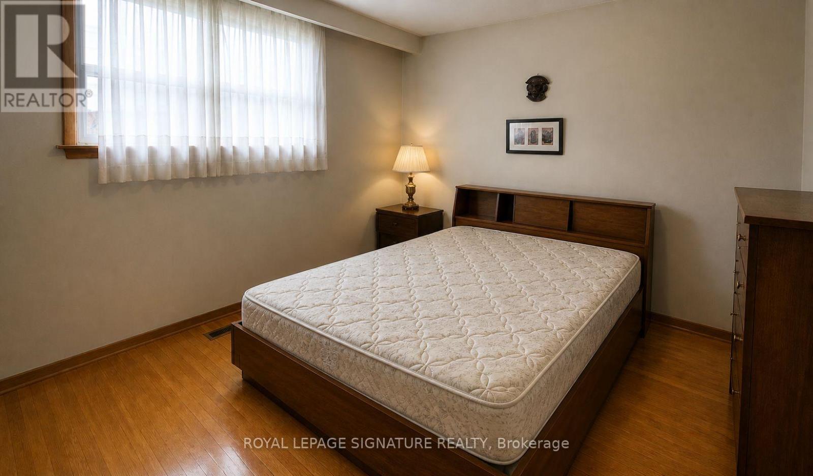 4 Imogene Avenue, Toronto, Ontario  M9M 1N6 - Photo 7 - W13081082