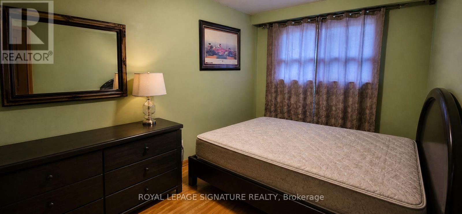 4 Imogene Avenue, Toronto, Ontario  M9M 1N6 - Photo 8 - W13081082
