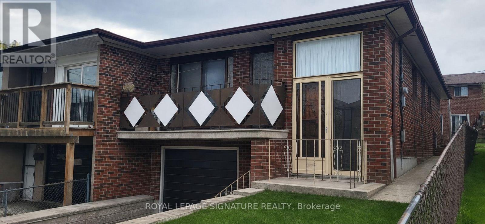 4 Imogene Avenue, Toronto, Ontario  M9M 1N6 - Photo 9 - W13081082
