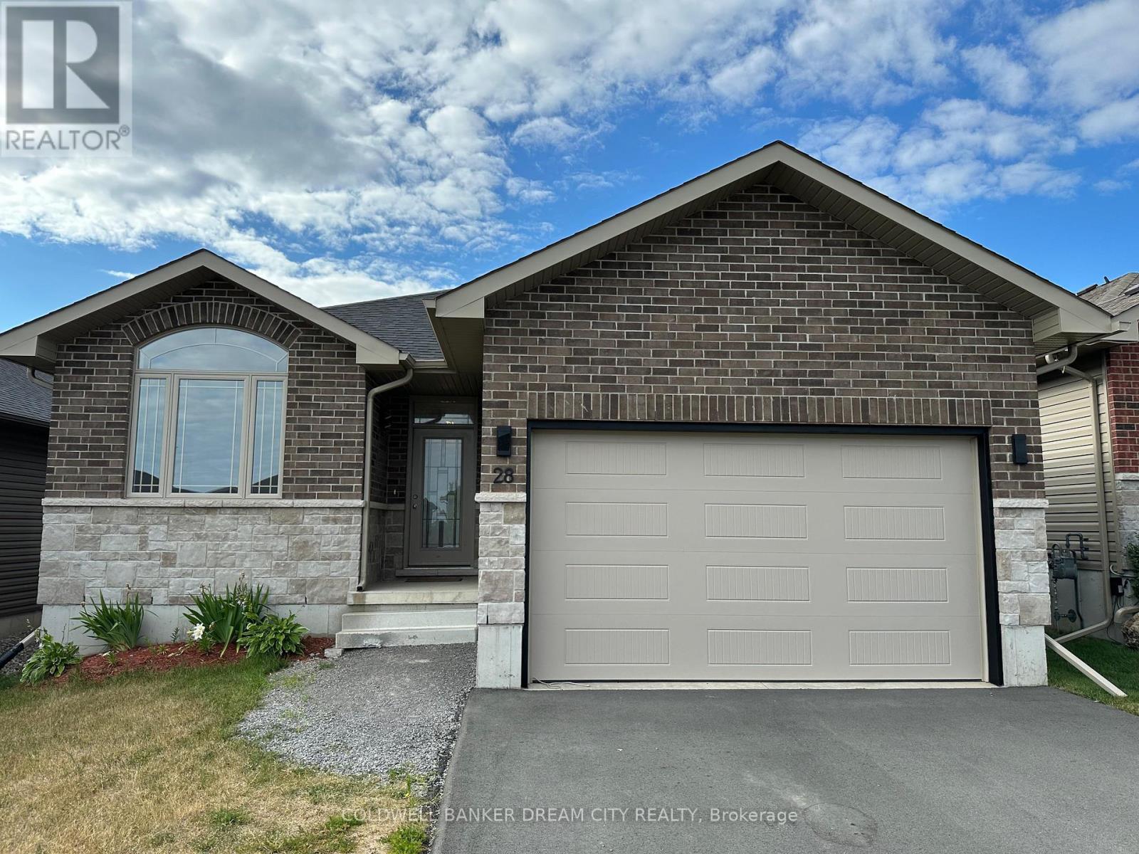 28 MATHEOS CRESCENT, Quinte West, Ontario