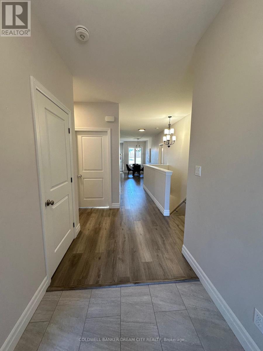 28 Matheos Crescent, Quinte West, Ontario  K8V 0L3 - Photo 2 - X13081168