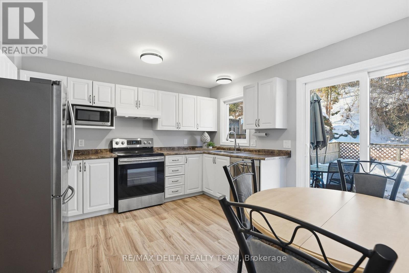 198 Provender Avenue, Ottawa, Ontario  K1K 4N7 - Photo 10 - X12969356