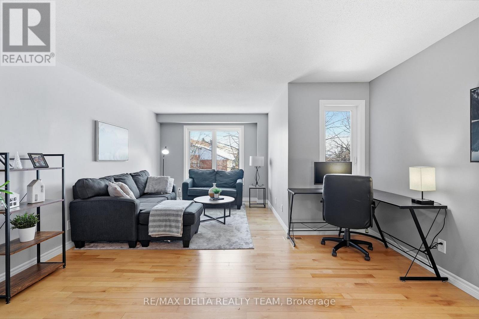 198 Provender Avenue, Ottawa, Ontario  K1K 4N7 - Photo 2 - X12969356