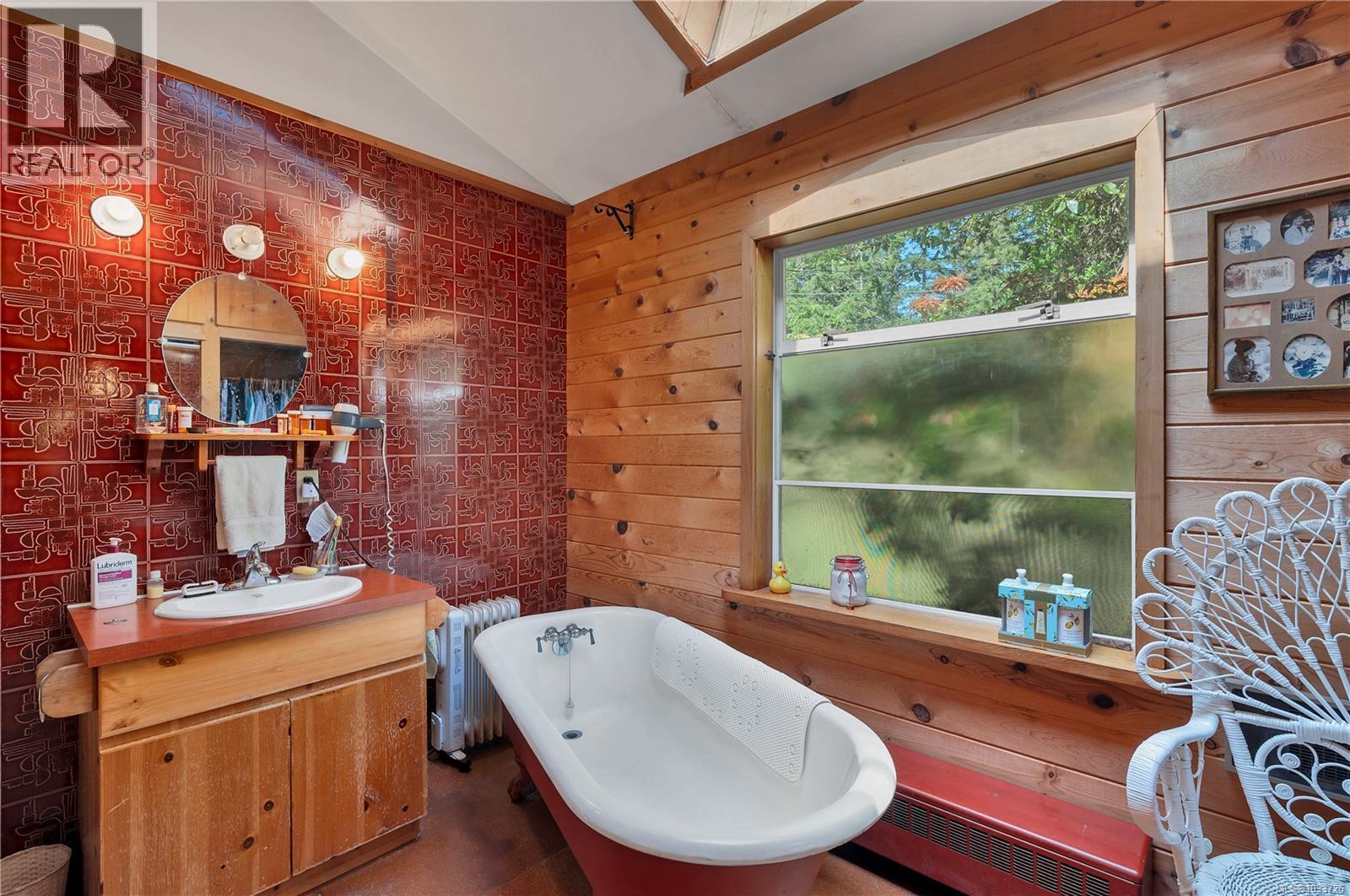 1395 Manzanita Rd, Cortes Island, British Columbia  V0P 1K0 - Photo 21 - 1033726
