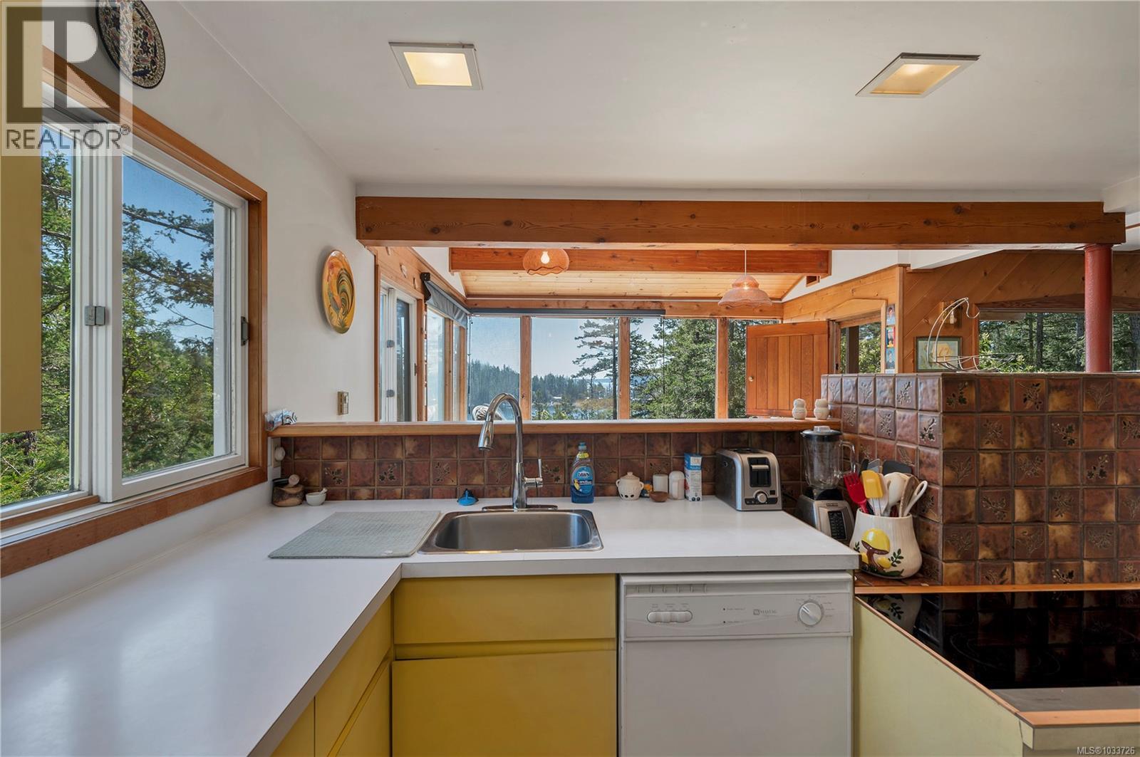 1395 Manzanita Rd, Cortes Island, British Columbia  V0P 1K0 - Photo 9 - 1033726