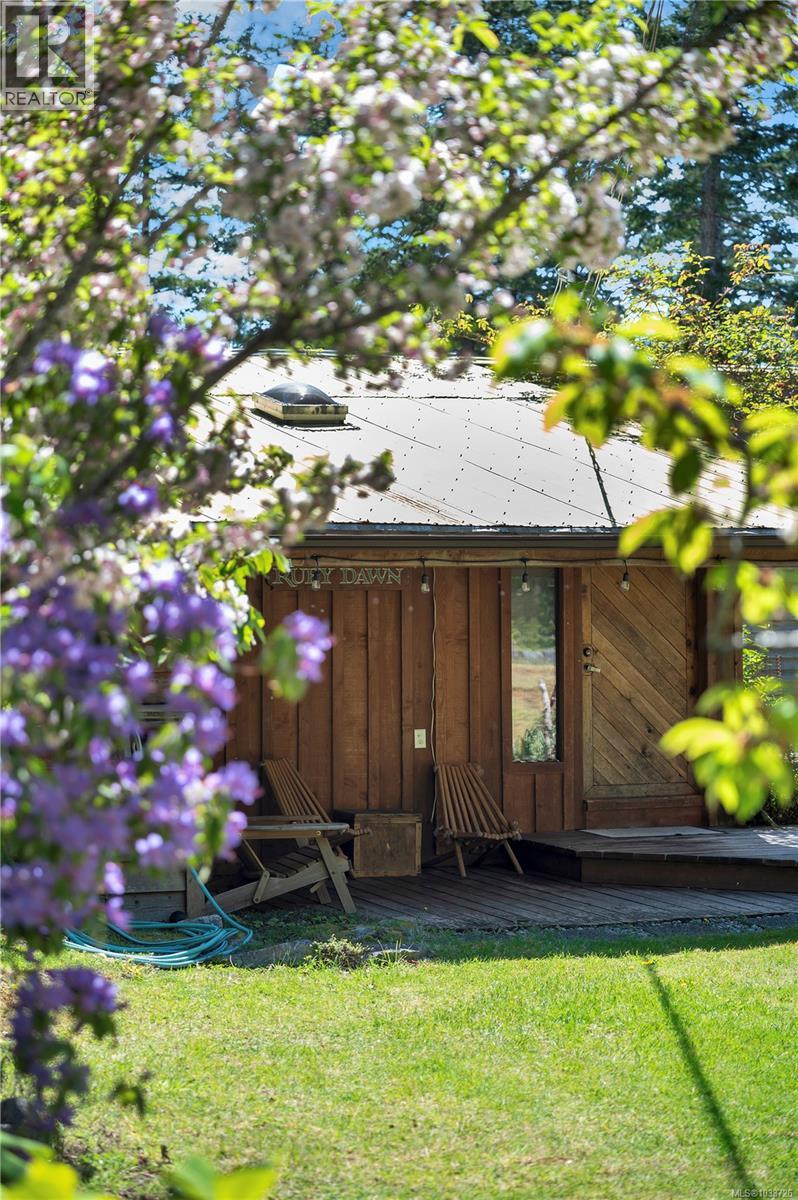 1395 Manzanita Rd, Cortes Island, British Columbia  V0P 1K0 - Photo 39 - 1033726