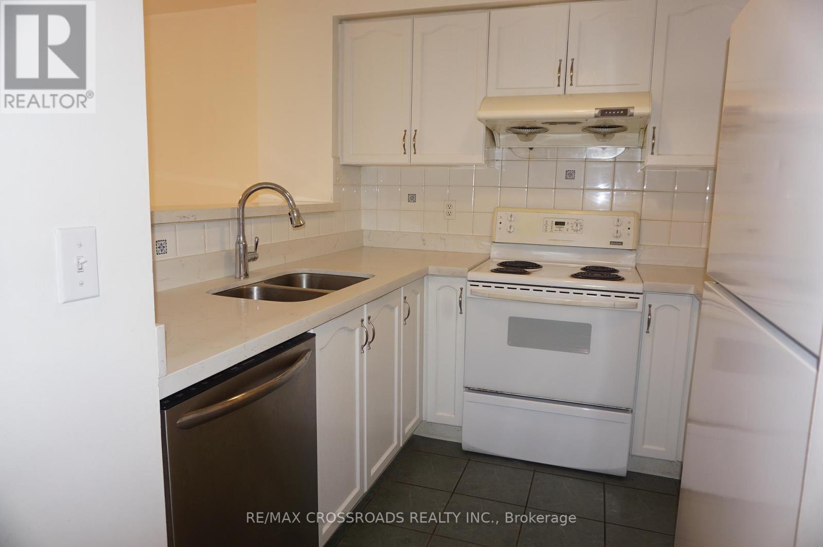 13 - 12 St Moritz Way, Markham, Ontario  L3R 4E8 - Photo 9 - N13076306