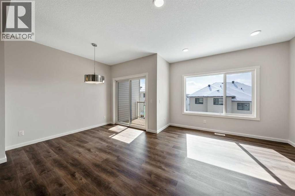 366 Heritage Boulevard, Cochrane, Alberta  T4C 3K8 - Photo 4 - A2307823