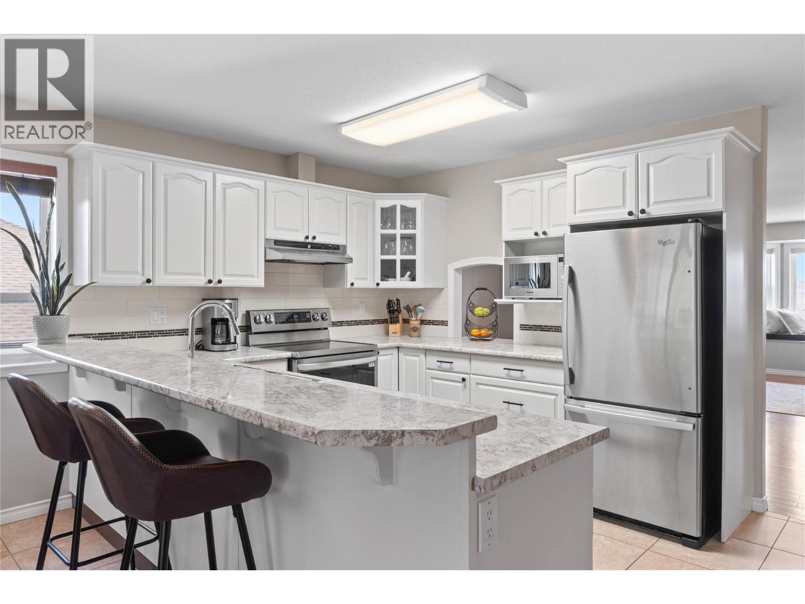 2324 Abbeyglen Way, Kamloops, British Columbia  V1S 1V6 - Photo 10 - 10385533