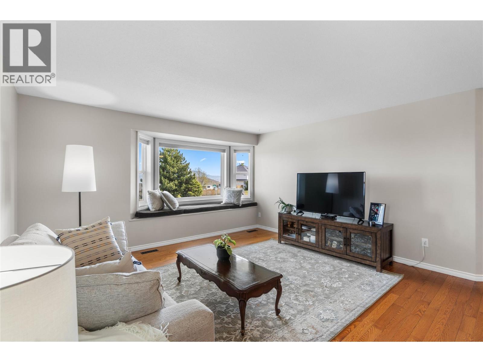 2324 Abbeyglen Way, Kamloops, British Columbia  V1S 1V6 - Photo 7 - 10385533