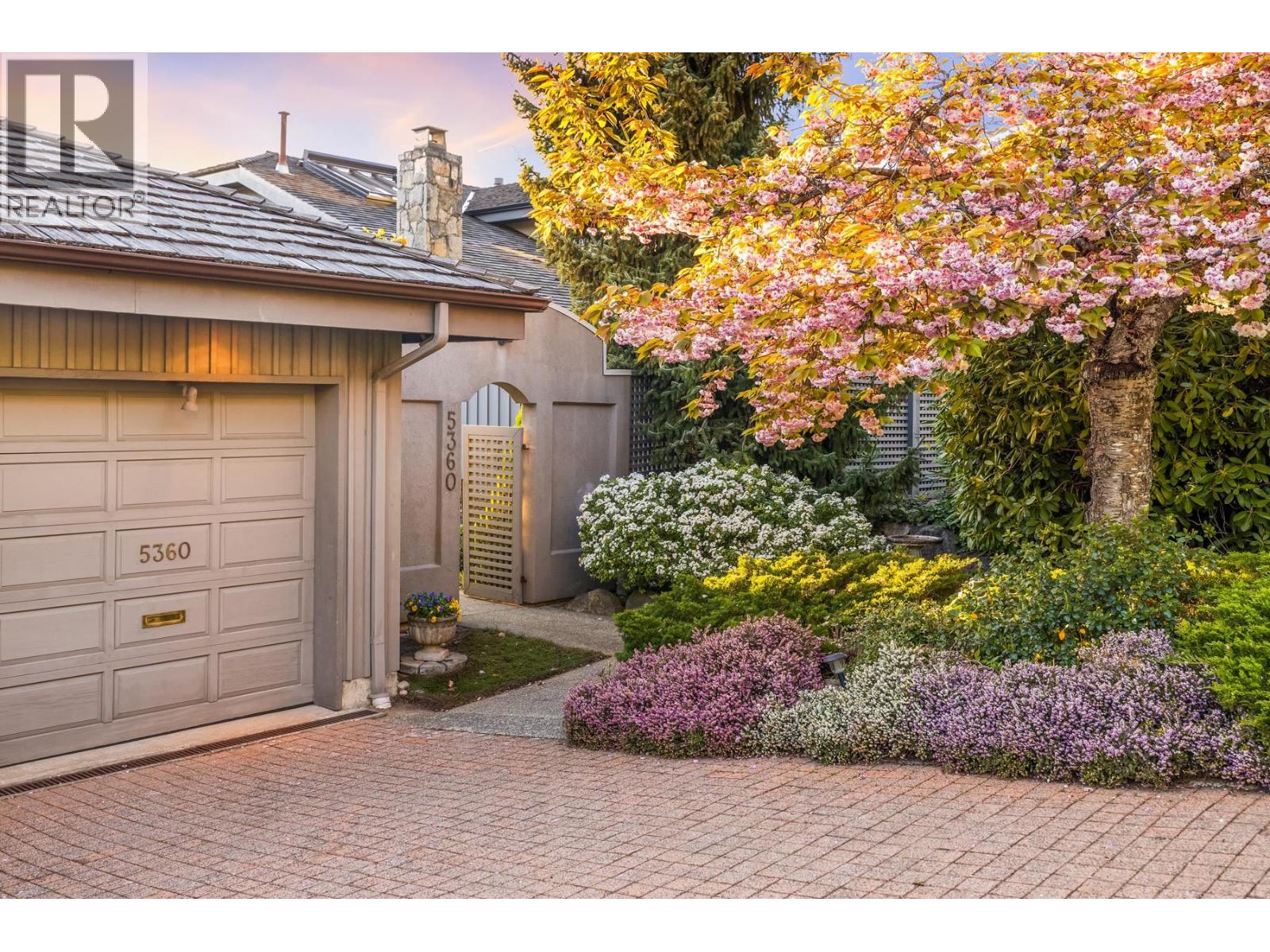 5360 Meadfeild Road, West Vancouver, British Columbia  V7W 3E5 - Photo 5 - R3118935