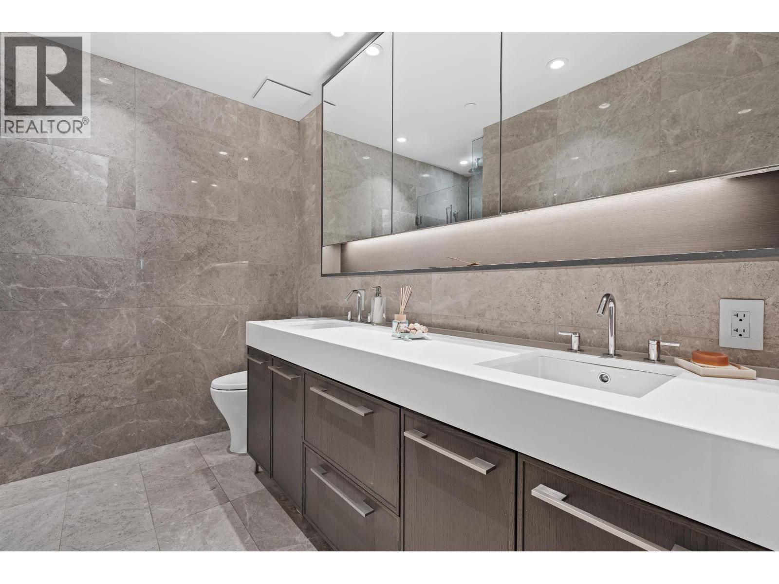 103 1055 Ridgewood Drive, North Vancouver, British Columbia  V7R 0A6 - Photo 10 - R3118950