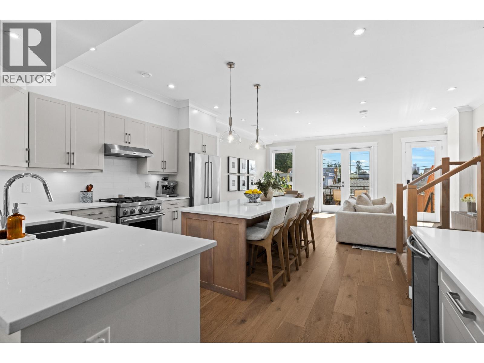 215 E 22nd Street, North Vancouver, British Columbia  V7L 3C5 - Photo 5 - R3118955
