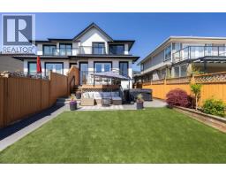 215 E 22ND STREET, North Vancouver, British Columbia