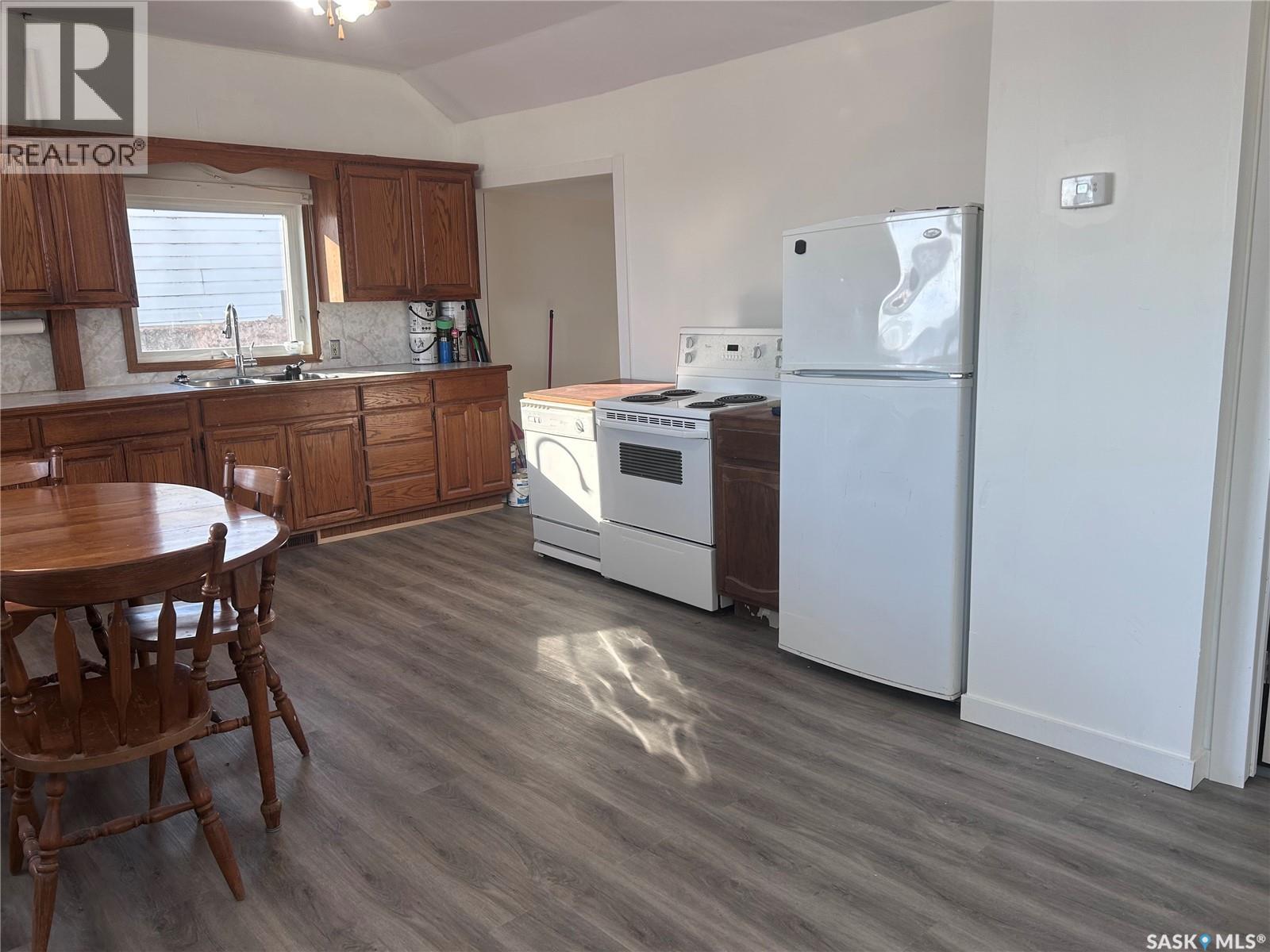 314 Railway Street, Bienfait, Saskatchewan  S0C 0M0 - Photo 6 - SK029336