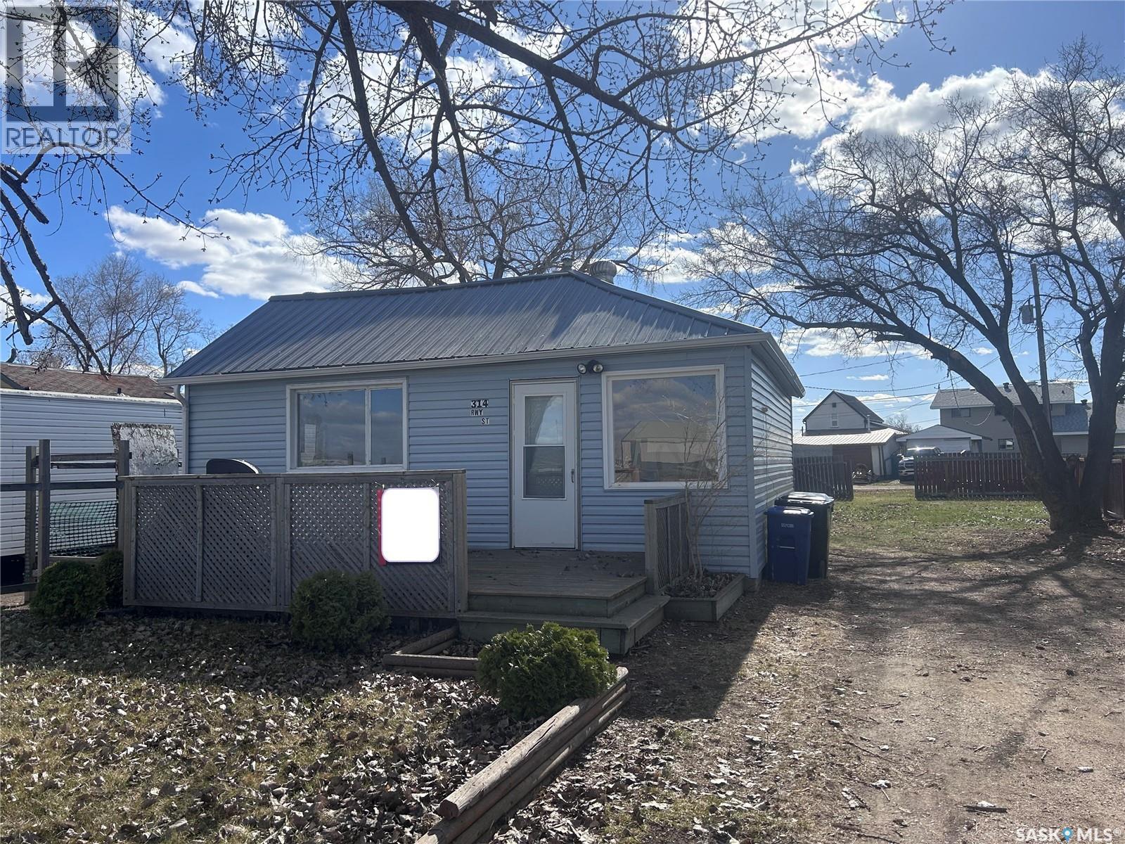 314 Railway Street, Bienfait, Saskatchewan  S0C 0M0 - Photo 3 - SK029336