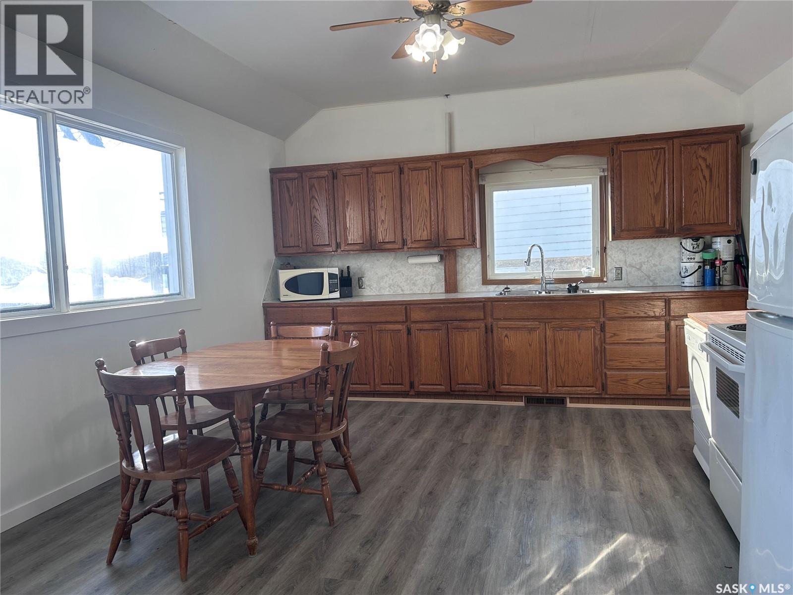 314 Railway Street, Bienfait, Saskatchewan  S0C 0M0 - Photo 7 - SK029336