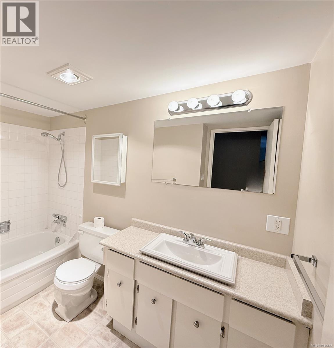 303 322 Birch St, Campbell River, British Columbia  V9W 2S6 - Photo 11 - 1034442