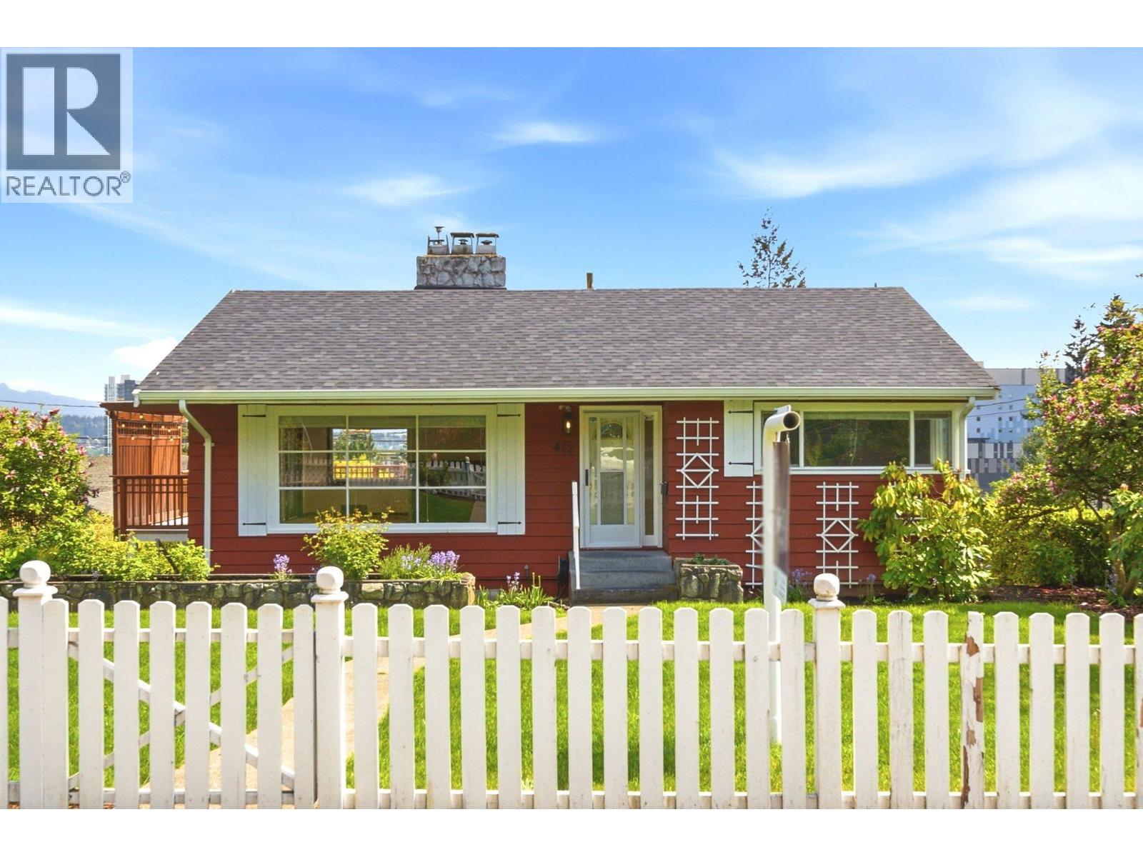 412 Blair Avenue, New Westminster, British Columbia  V3L 4A3 - Photo 2 - R3118957