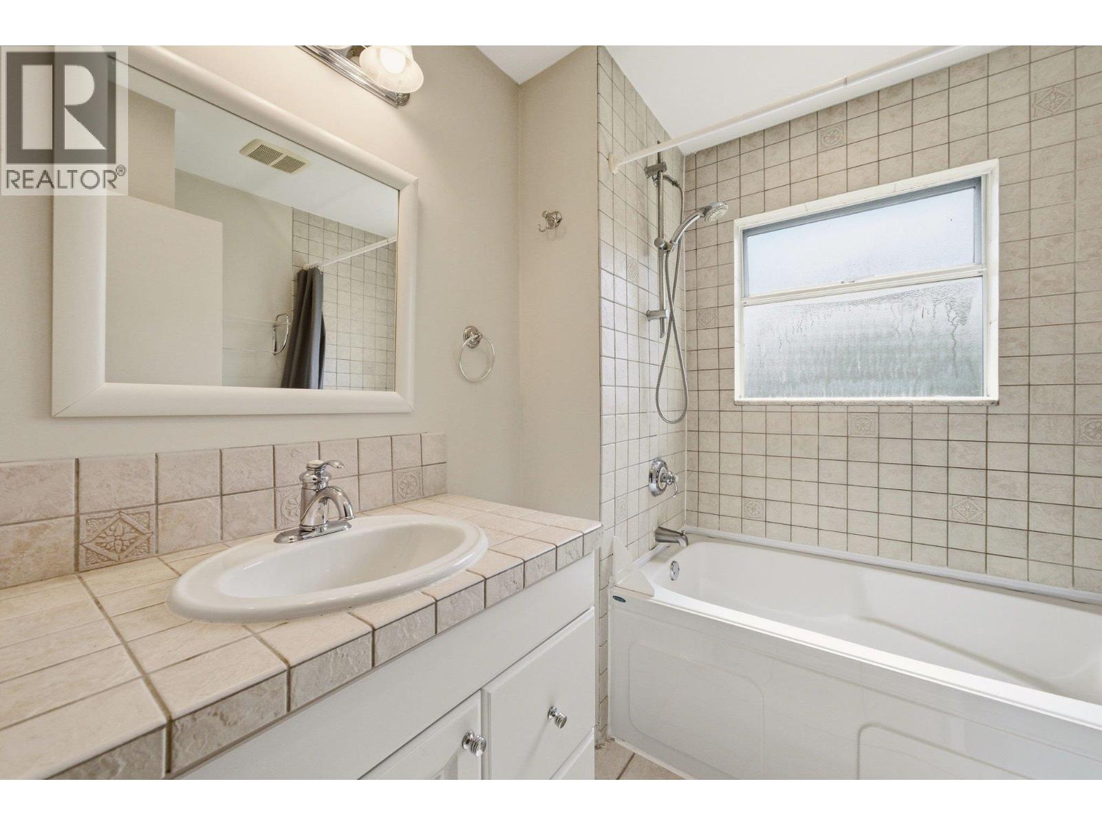 412 Blair Avenue, New Westminster, British Columbia  V3L 4A3 - Photo 21 - R3118957