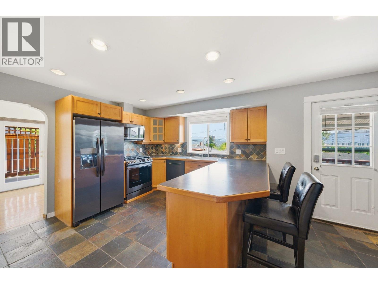 412 Blair Avenue, New Westminster, British Columbia  V3L 4A3 - Photo 4 - R3118957