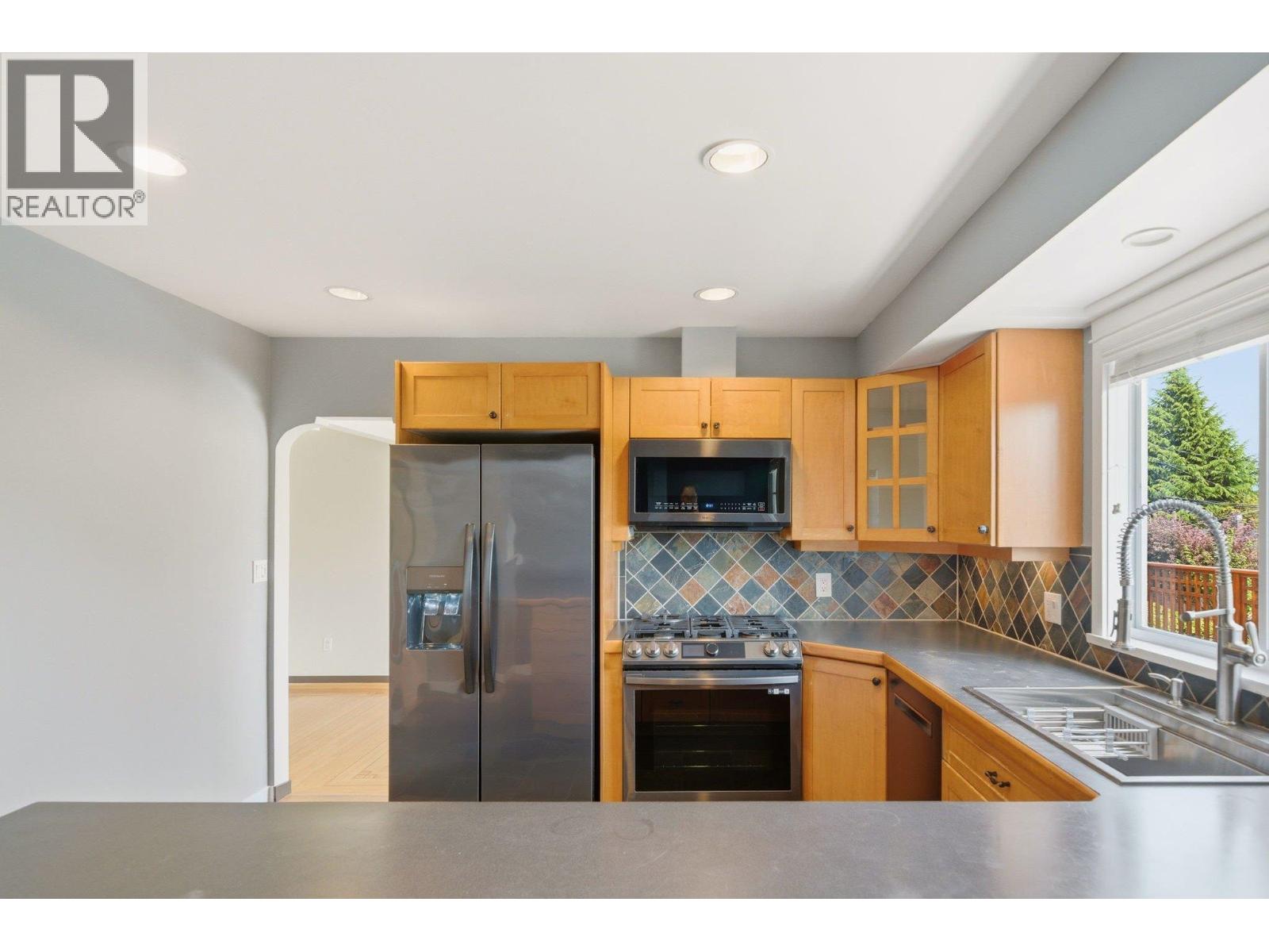 412 Blair Avenue, New Westminster, British Columbia  V3L 4A3 - Photo 7 - R3118957