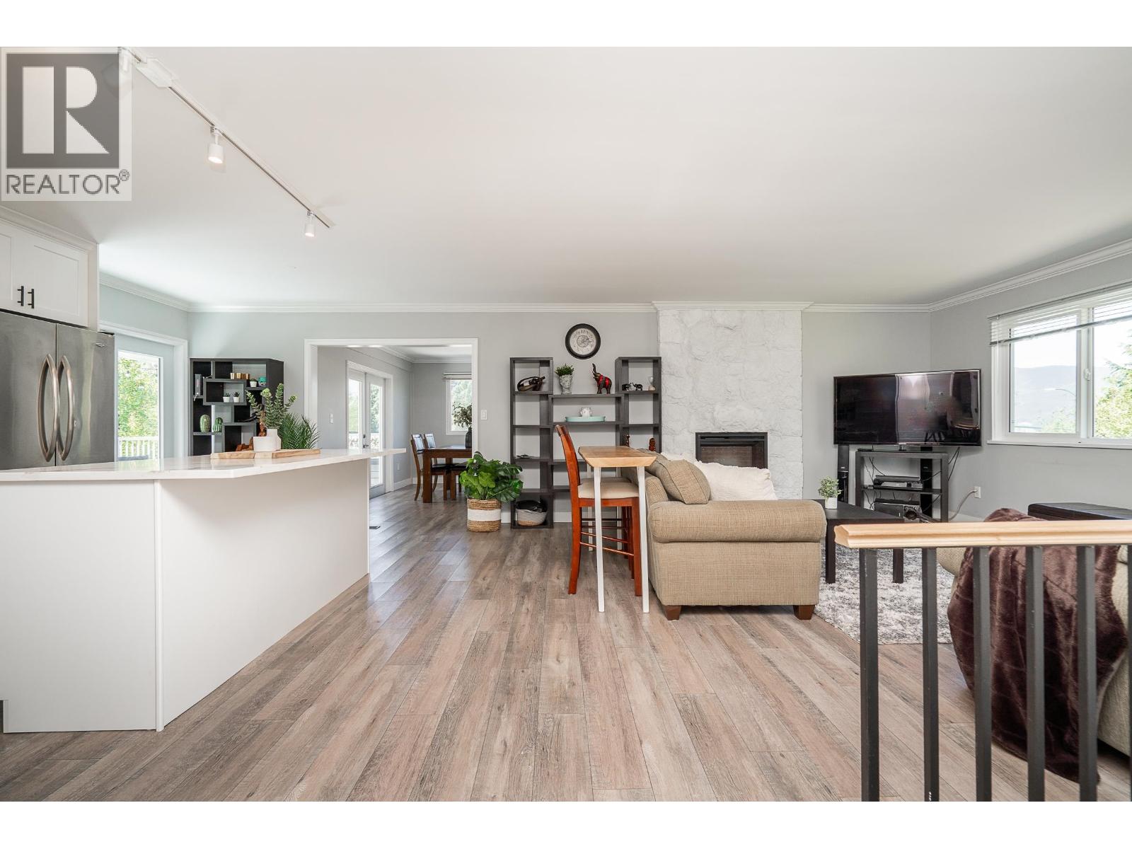 3158 Mariner Way, Coquitlam, British Columbia  V3C 3T3 - Photo 3 - R3118989