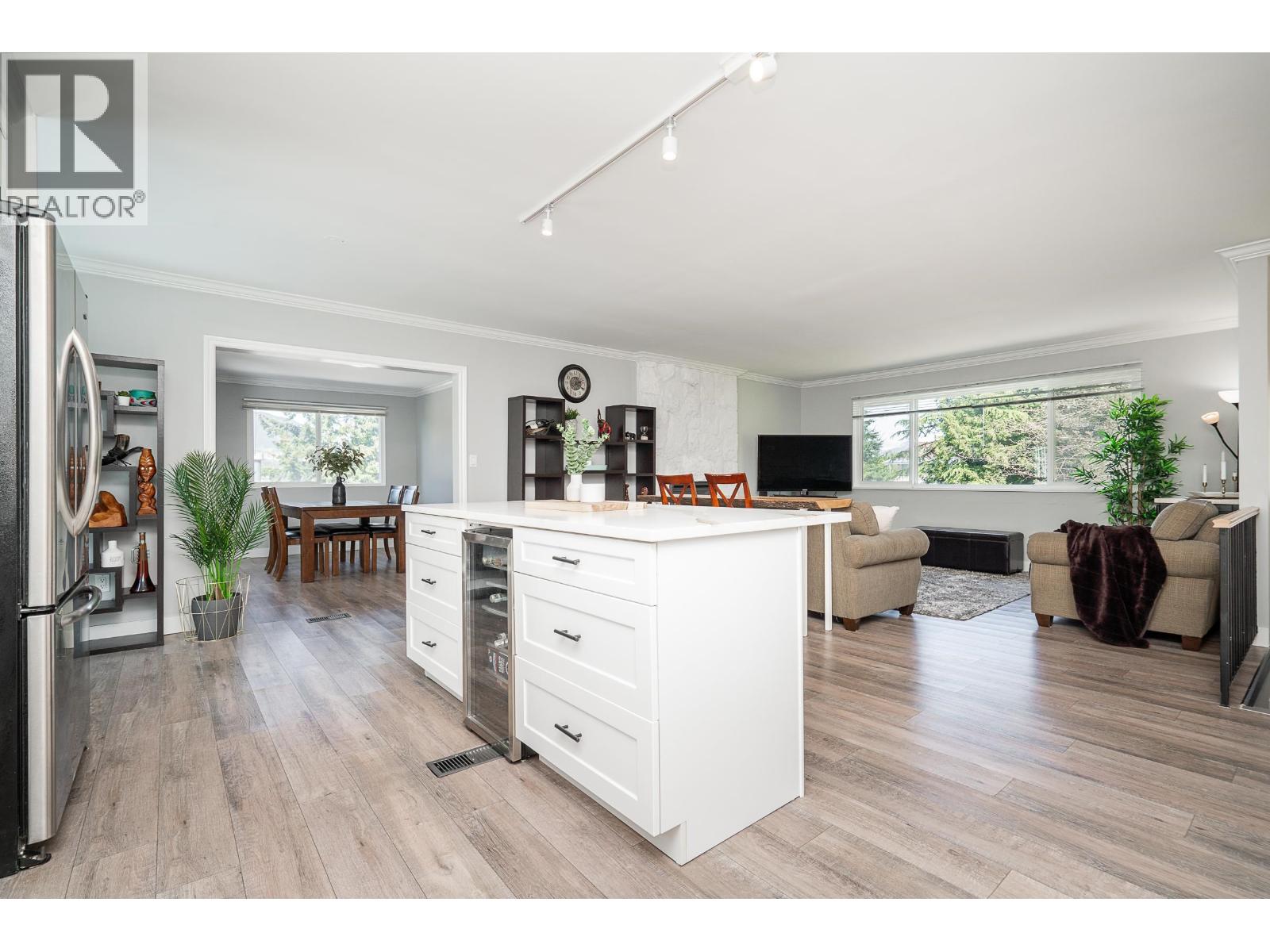 3158 Mariner Way, Coquitlam, British Columbia  V3C 3T3 - Photo 9 - R3118989