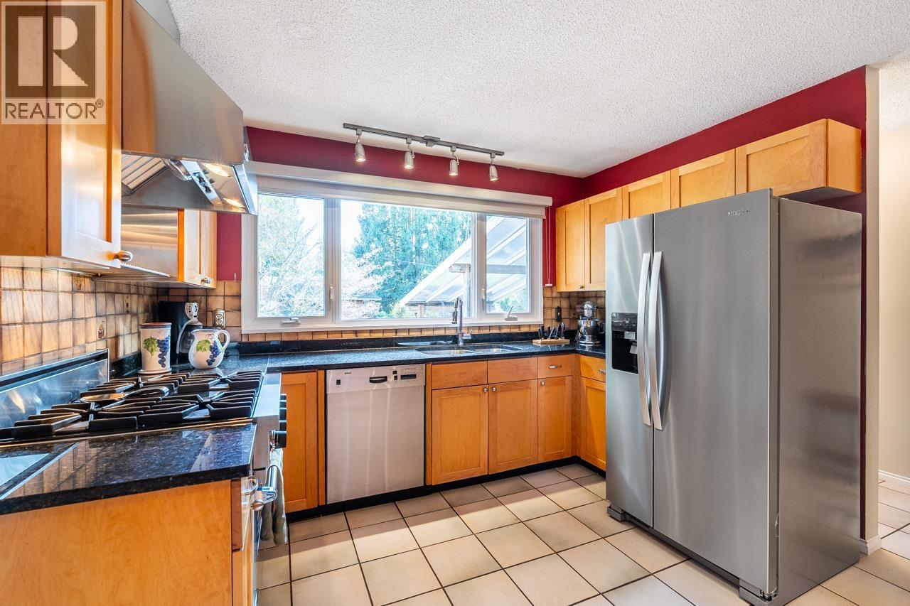 908 Stanton Avenue, Coquitlam, British Columbia  V3J 4V2 - Photo 13 - R3119083
