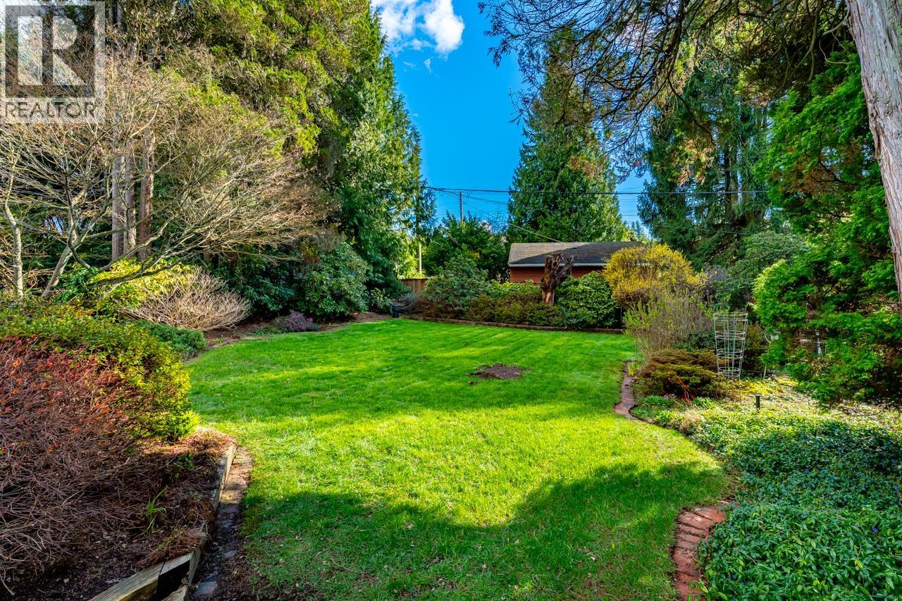 908 Stanton Avenue, Coquitlam, British Columbia  V3J 4V2 - Photo 4 - R3119083