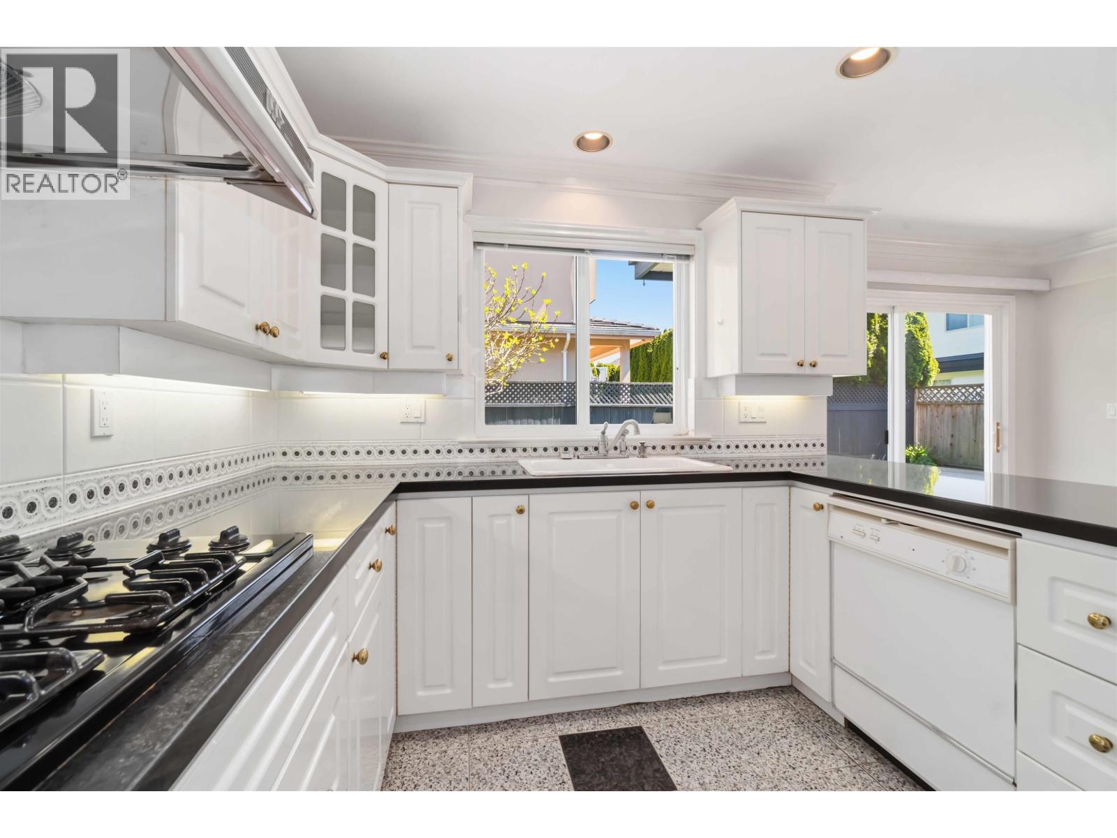 8268 Calder Road, Richmond, British Columbia  V7C 4B8 - Photo 11 - R3119103