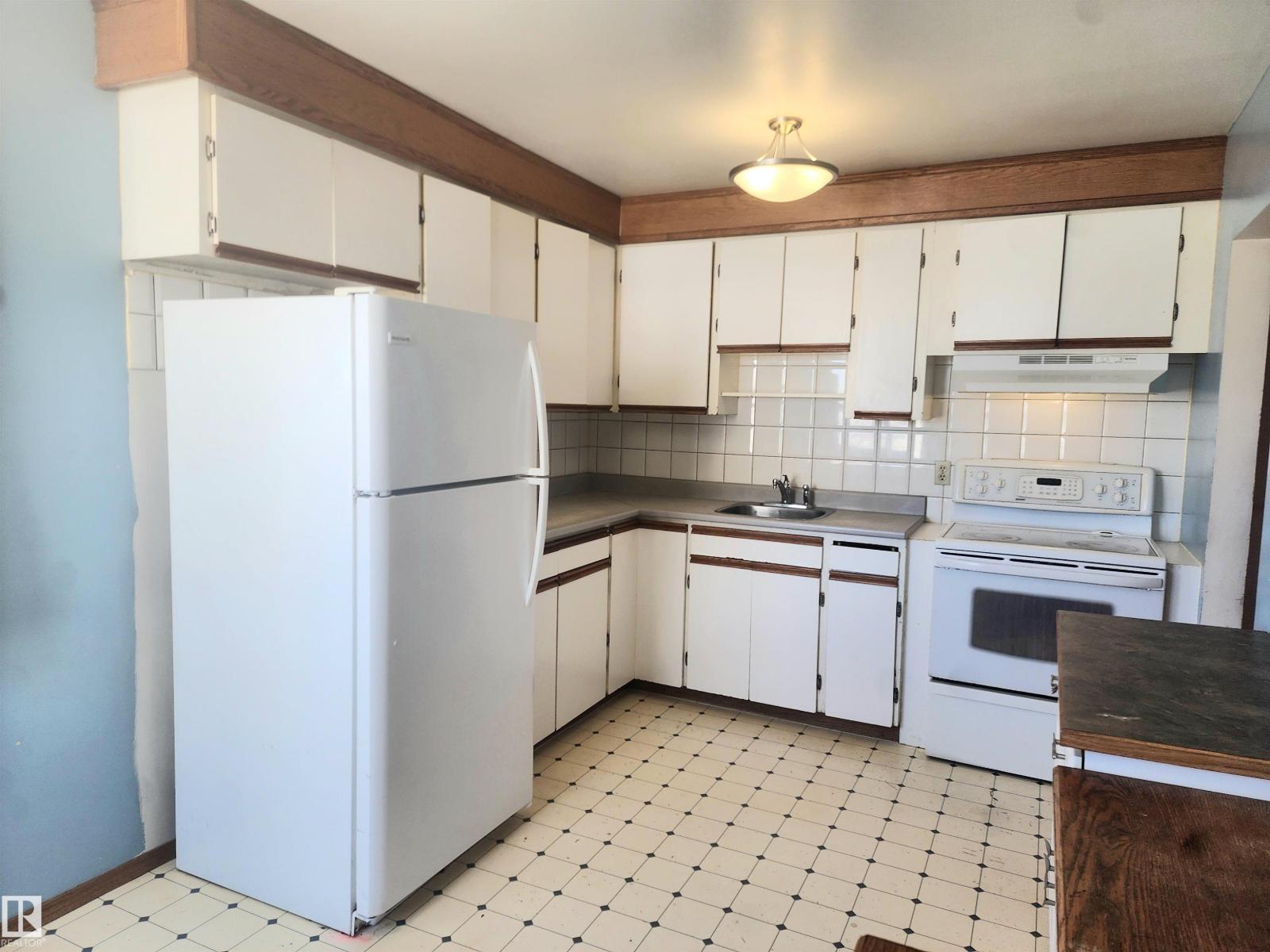 12415 129 St NW, Edmonton, Alberta  T5L 1H5 - Photo 7 - E4485479